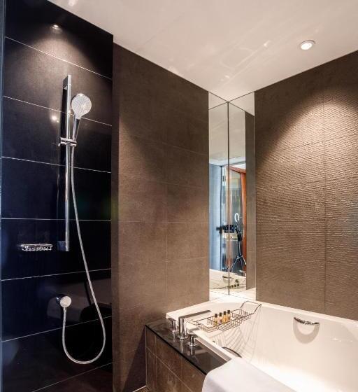 Полулюкс Клуб, The Tsubaki Tower