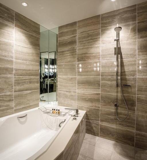 Люкс Клуб, The Tsubaki Tower