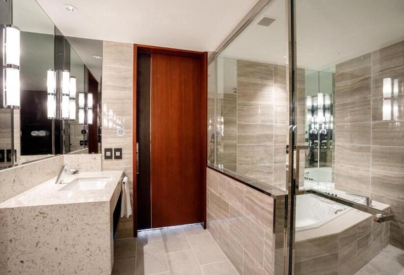 Люкс Клуб, The Tsubaki Tower