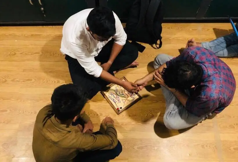 ルームシェアのワンベッド, Social Hubz Hostel