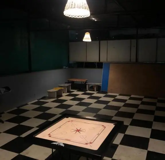ルームシェアのワンベッド, Social Hubz Hostel