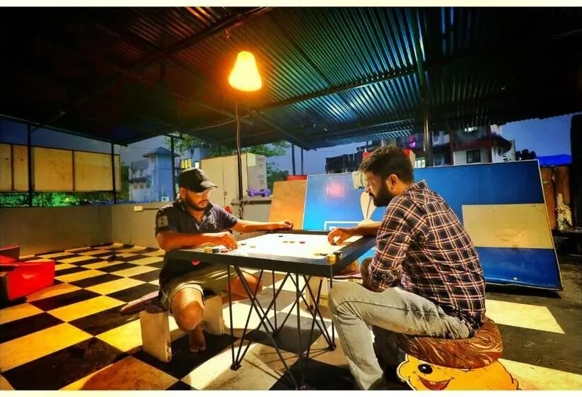ルームシェアのワンベッド, Social Hubz Hostel