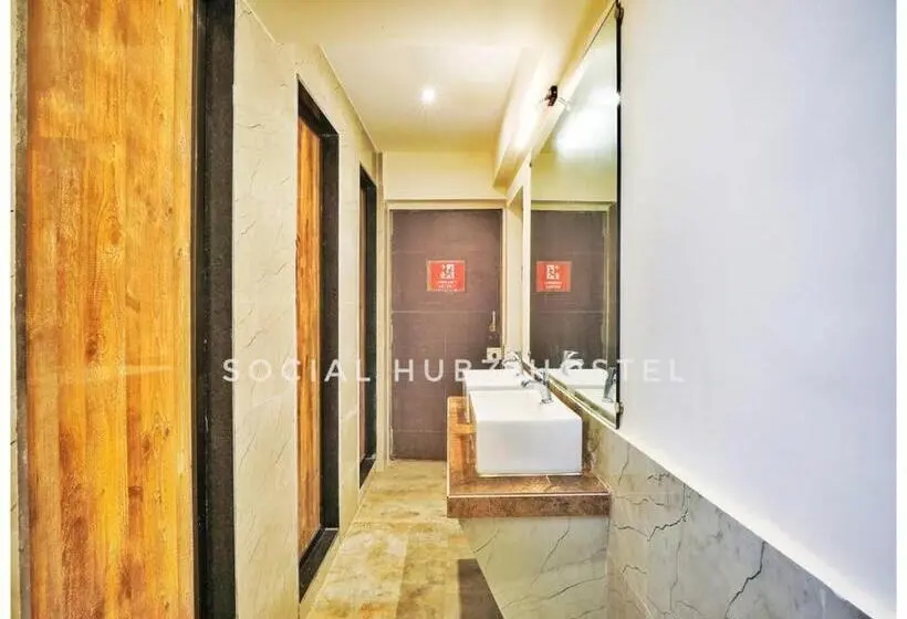 ルームシェアのワンベッド, Social Hubz Hostel