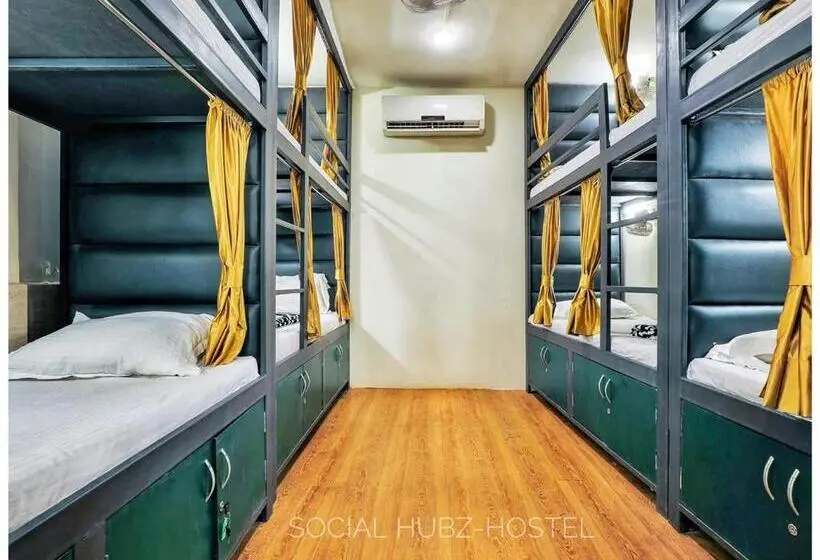 ルームシェアのワンベッド, Social Hubz Hostel