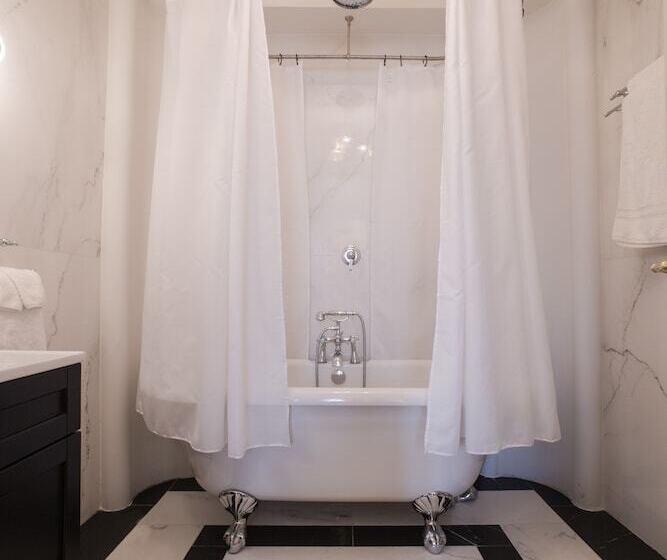 سوییت جونیور لوکس, Castellano Hotel & Suites