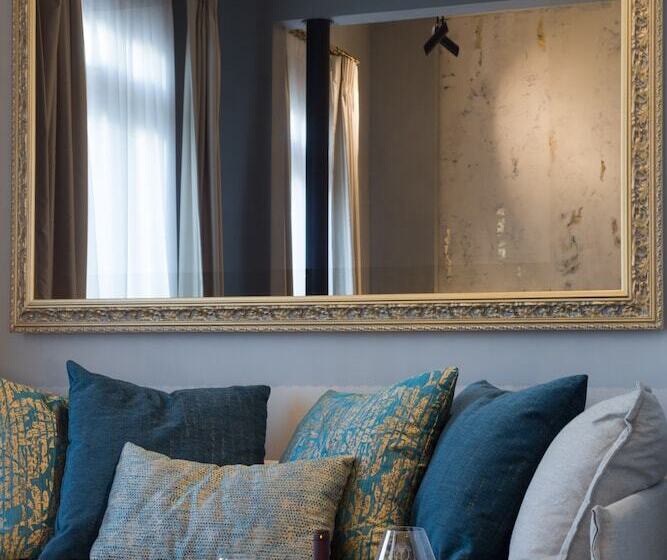 سوییت جونیور لوکس, Castellano Hotel & Suites