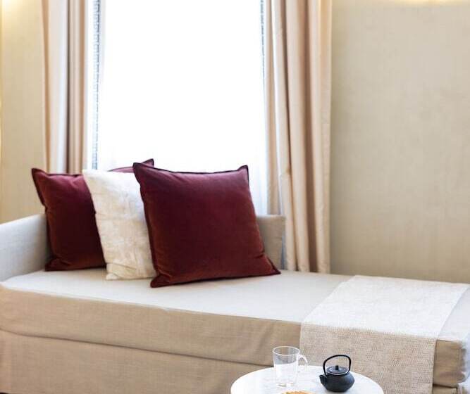 سوییت جونیور لوکس, Castellano Hotel & Suites