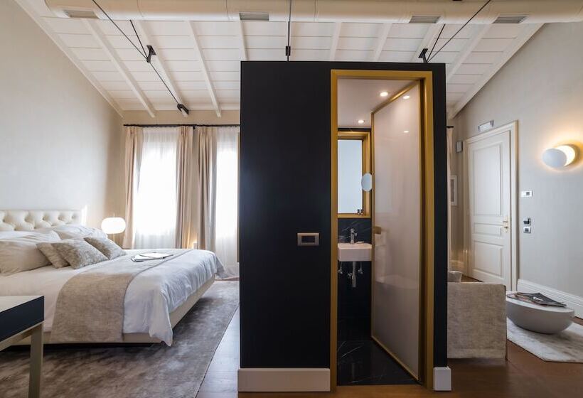 Люкс Повышенной Комфортности, Castellano Hotel & Suites