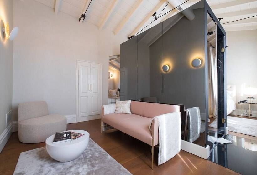 Люкс Повышенной Комфортности, Castellano Hotel & Suites
