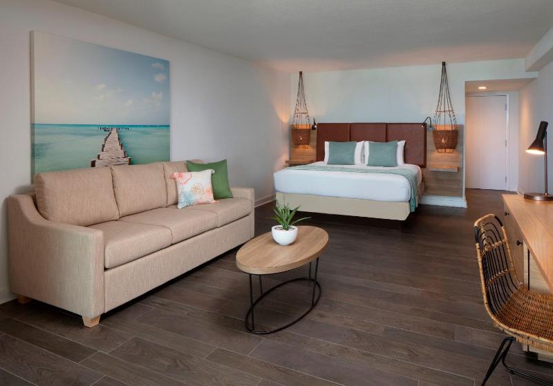 غرفة قياسية مطلّة علي البحر, Amara Cay Resort