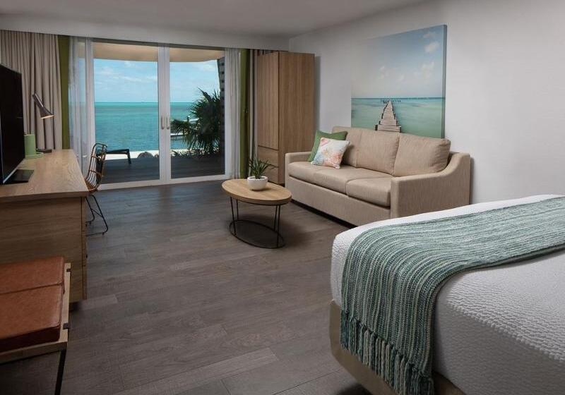 غرفة قياسية مطلّة علي البحر, Amara Cay Resort