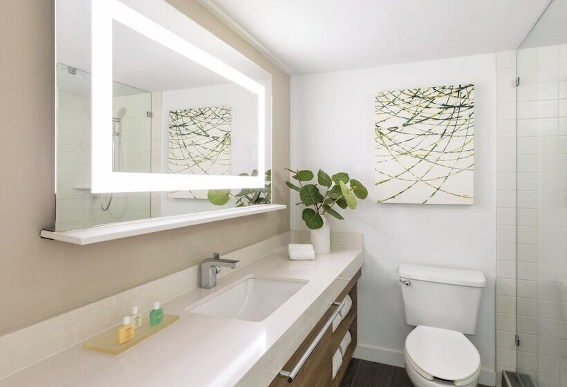 جناح سرير كينج, Amara Cay Resort