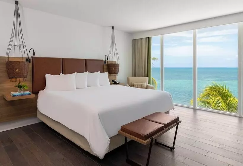 キングサイズベッドのスイートルーム, Amara Cay Resort