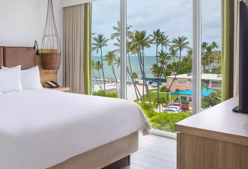 キングサイズベッドのスイートルーム, Amara Cay Resort
