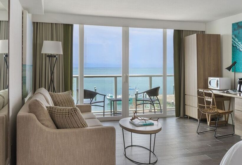 חדר סטנדרט עם מיטת קינג, Amara Cay Resort