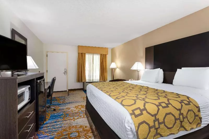 اتاق استاندارد با تخت بزرگ, Baymont By Wyndham Tallahassee