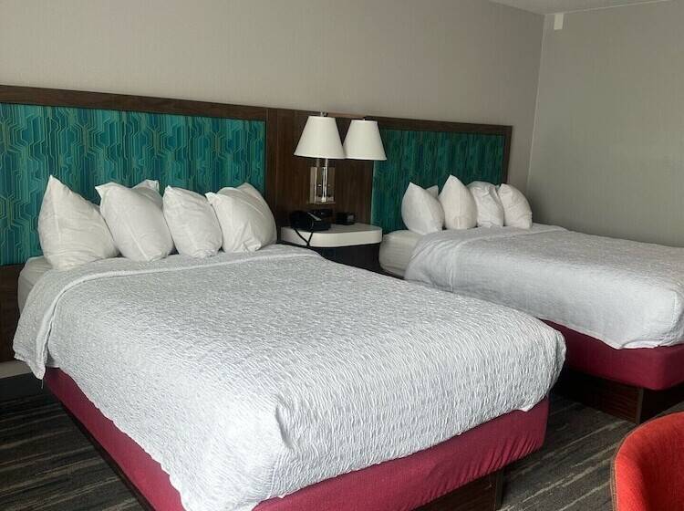 غرفه قياسيه سريرين مزدوجين, Hampton Inn Bridgeport/clarksburg