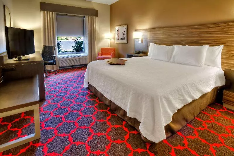 キングサイズベッドのスタンダードルーム, Hampton Inn Cookeville