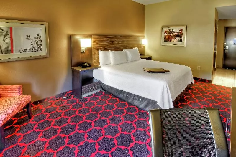 キングサイズベッドのスタンダードルーム, Hampton Inn Cookeville