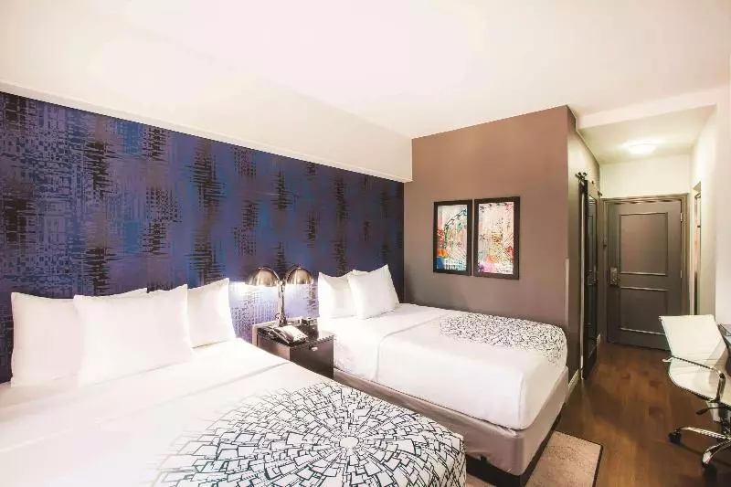 اتاق استاندارد با تخت بزرگ, Hampton Inn Denverinternational Airport
