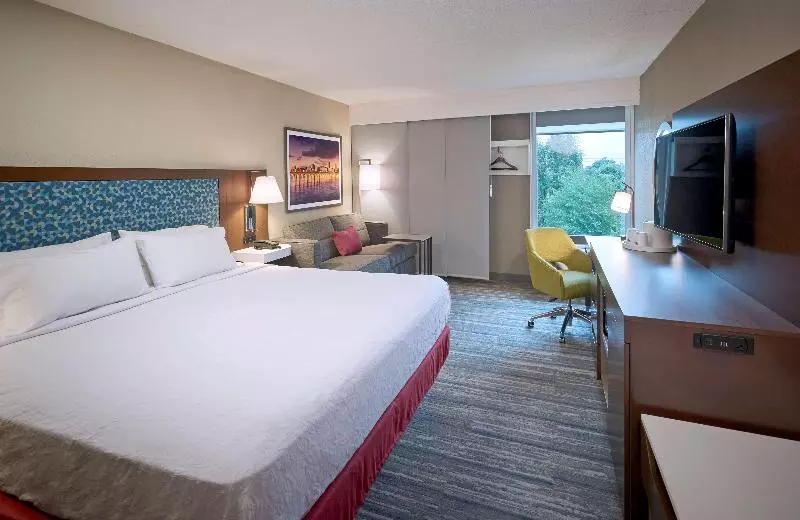 キングサイズベッドのスタンダードルーム, Hampton Inn By Hilton Harrisburg West