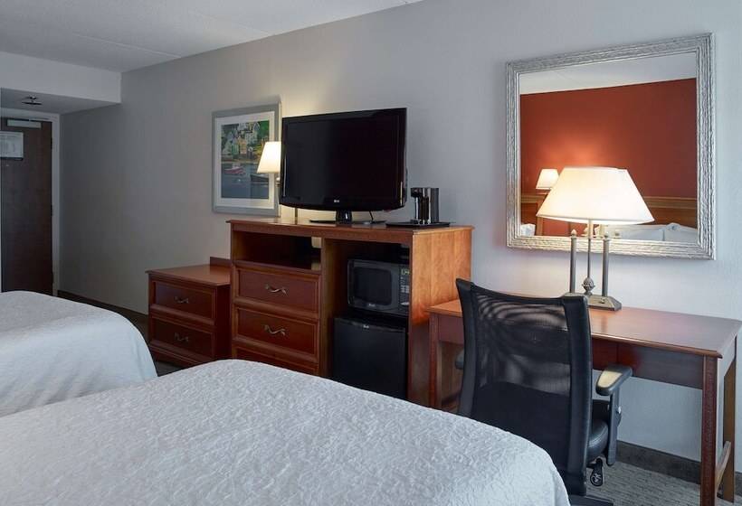 스탠다드 룸 더블 침대 2개, Hampton Inn Portland Airport