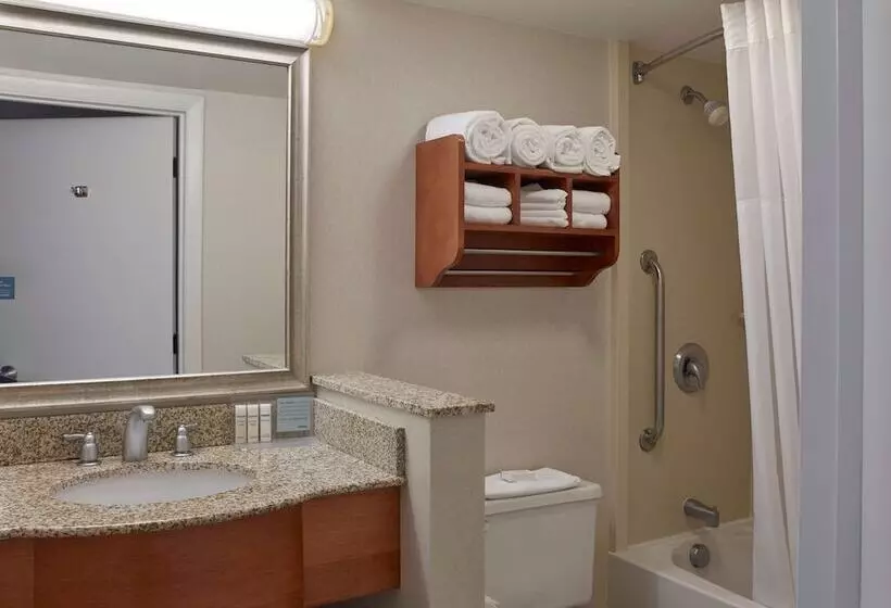 ２ダブルベッドのスタンダードルーム, Hampton Inn Portland Airport
