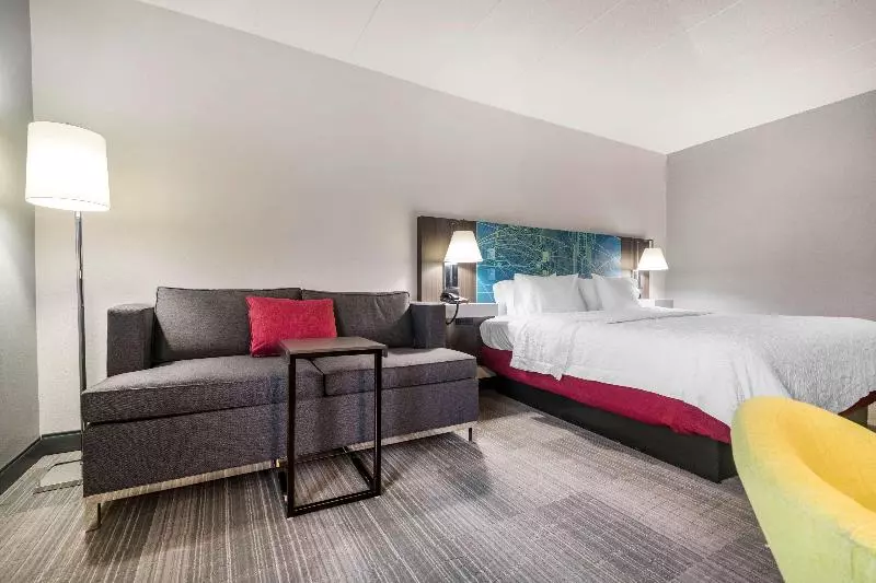 キングサイズベッドのスタンダードルーム, Hampton Inn Richmond