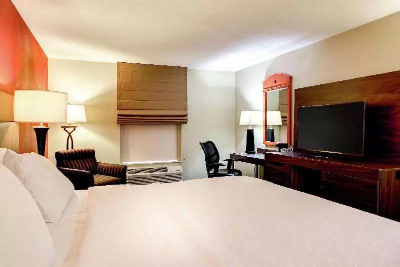 キングサイズベッドのスタンダードルーム, Hampton Inn St Joseph