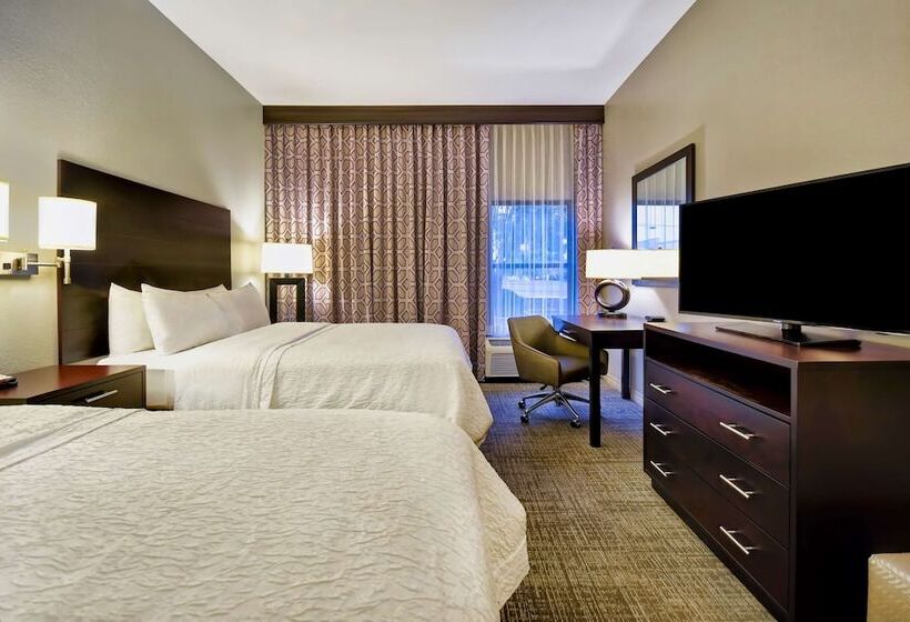 غرفه قياسيه سريرين مزدوجين, Hampton Inn Starkville