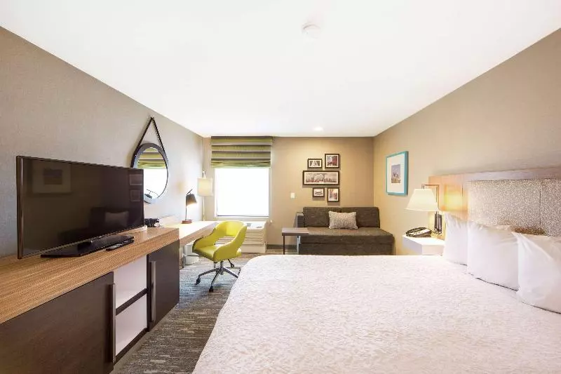 キングサイズベッドのスタンダードルーム, Hampton Inn & Suites Seattledowntown
