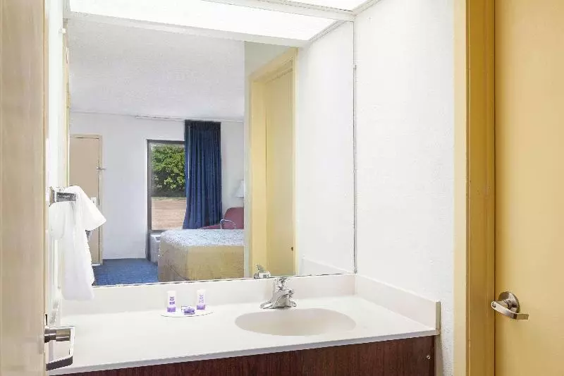 キングサイズベッドのスタンダードルーム, Surestay By Best Western Victoria