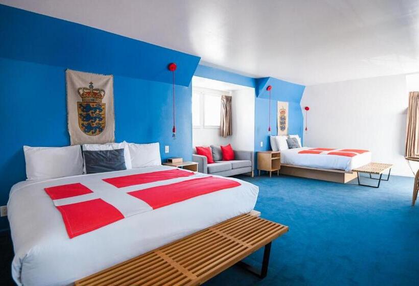 デラックスファミリールーム, The Hamlet Inn