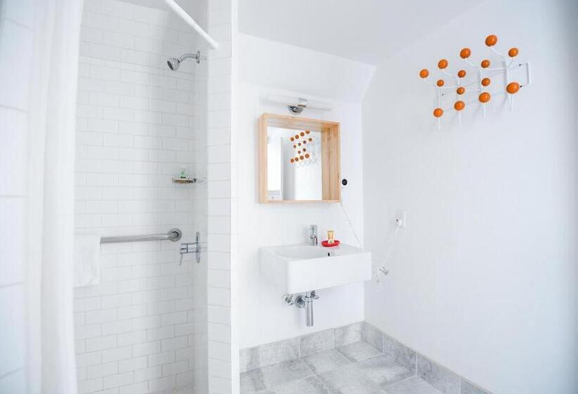 デラックスファミリールーム, The Hamlet Inn