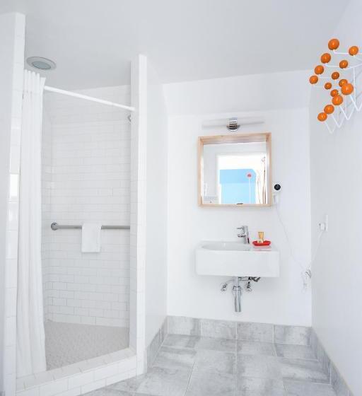 デラックスファミリールーム, The Hamlet Inn