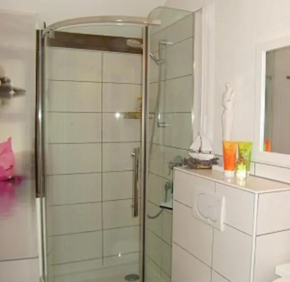 Standard room with outdoor bath, Wohlfühlhaus Immenstaad