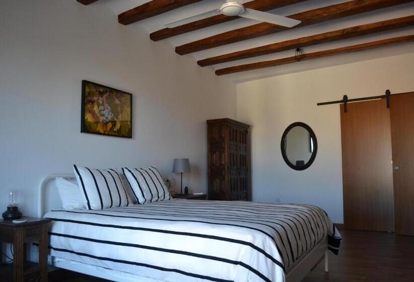 스탠다드 발코니 스튜디오, Cal Campana