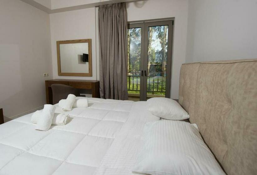 חדר קומפורט לשלושה, Corali Resort