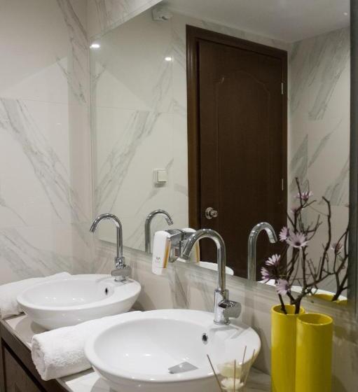 סוויטה נוף לבריכה, Corali Resort