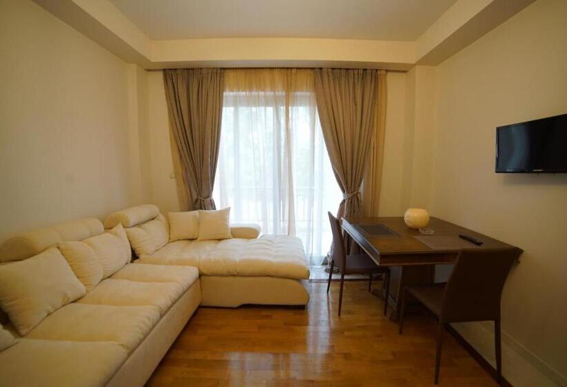 סוויטה נוף לבריכה, Corali Resort