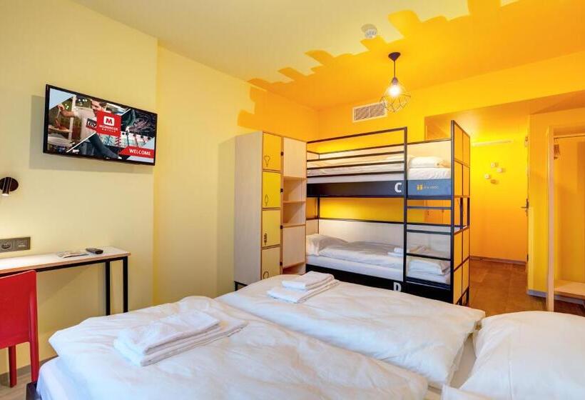 Четырехместный Номер Стандарт, Meininger Hotel Lyon Centre Berthelot