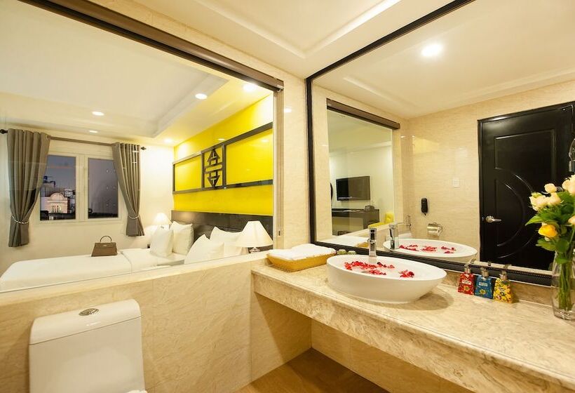 اتاق پرمیوم, Adora Art