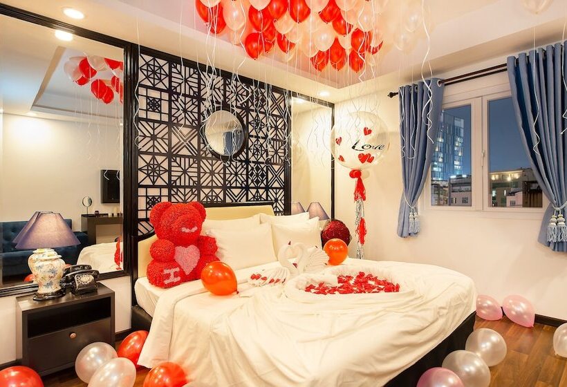 اتاق اجرایی, Adora Art