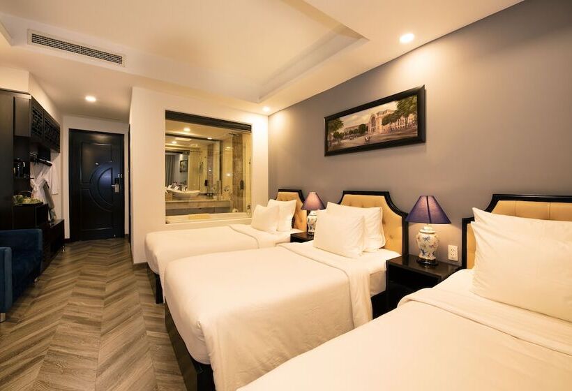 اتاق اجرایی سه نفره, Adora Art