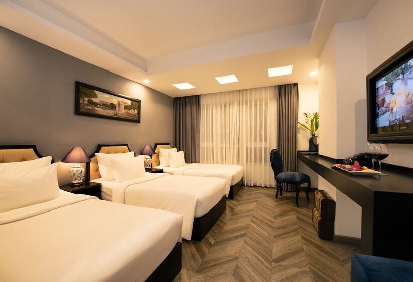 اتاق اجرایی سه نفره, Adora Art