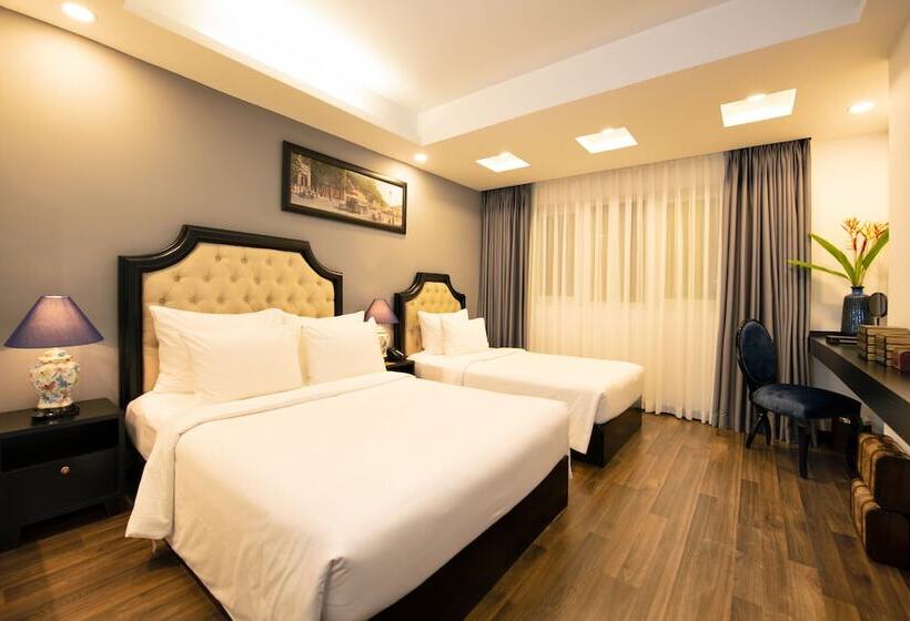 اتاق اجرایی سه نفره, Adora Art