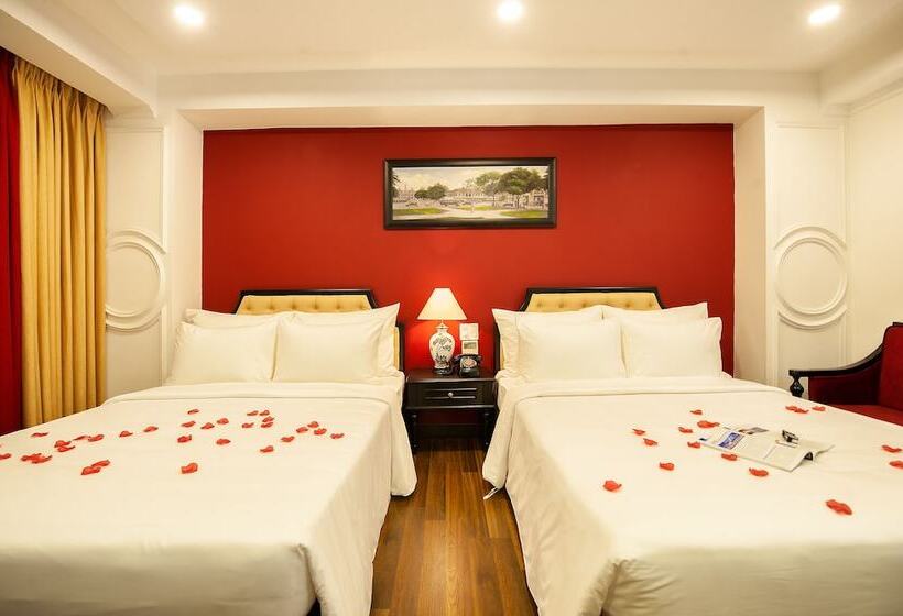 اتاق خانوادگی, Adora Art