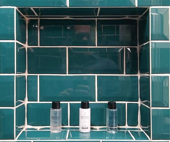 סטודיו נוח, Om Apartament