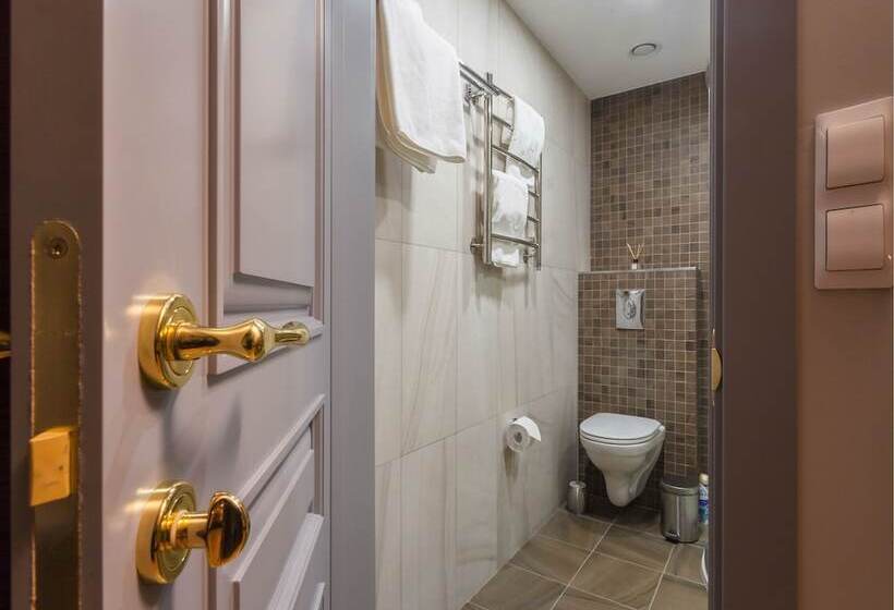 סטודיו נוח, Om Apartament