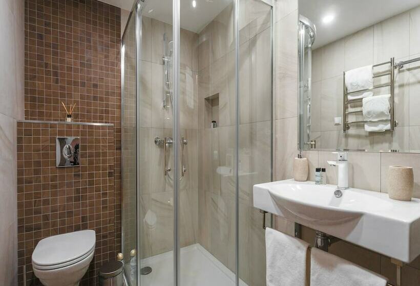 סטודיו נוח, Om Apartament